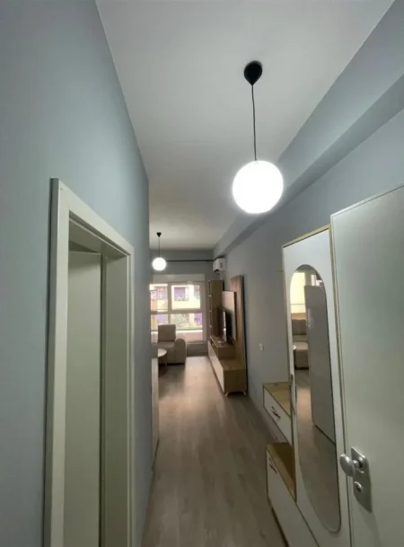 Tirane, jepet me qera apartament 2+1+Ballkon Kati 4, 80 m² 500 € (ali demi)