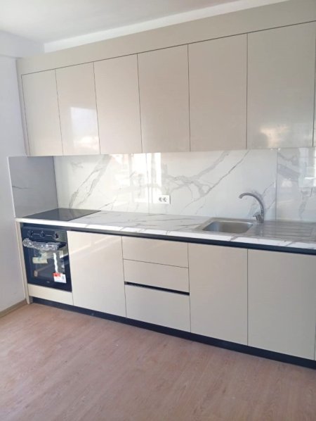 Jepet me Qera Apartament Bosh me Kuzhine 3+1+2 ne 5 Maji,  Kati 4, 125 m² 500 €URO