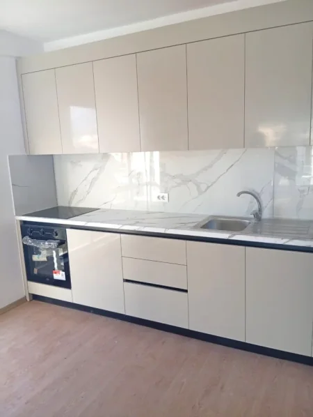 Jepet me Qera Apartament 3+1+2 ne 5 Maji,   500 €URO