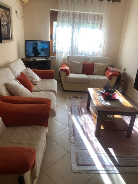 Tirane, jap me qera apartament 2+1+Ballkon Kati 1, 85 m² 750 € (Oxhaku, prane kompleksit ASL)