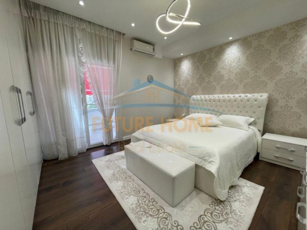 Tirane, jepet me qera apartament 2+1+Ballkon Kati 2, 90 m² 1.100 € (Rruga Durresit)