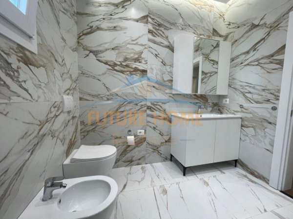 Tirane, jepet me qera apartament 2+1+Ballkon Kati 2, 90 m² 1.100 € (Rruga Durresit)