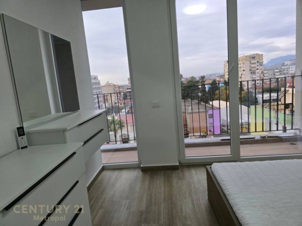 Tirane, jepet me qera apartament 2+1+Aneks+Ballkon Kati 5, 112 m² 1.000 € (Shkolla e Kuqe)