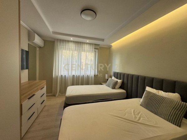 Tirane, jepet me qera apartament 1+1 Kati 2, 55 m² 800 € (Rr. Kavajes)