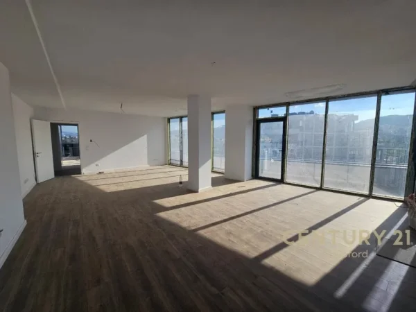 Tirane, shitet apartament 3+1+Aneks+Ballkon Kati 12, 213 m² 700.000 € (Lake View)
