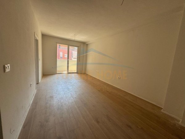 Tirane, shes apartament 1+1 Kati 6, 65 m² 110.000 € (Kompleksi Golden Park 3, Tiranë)