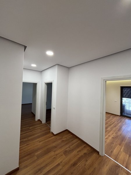 Tirane, jepet me qera zyre Kati 7, 146 m² 1.600 € (Zogu zi)