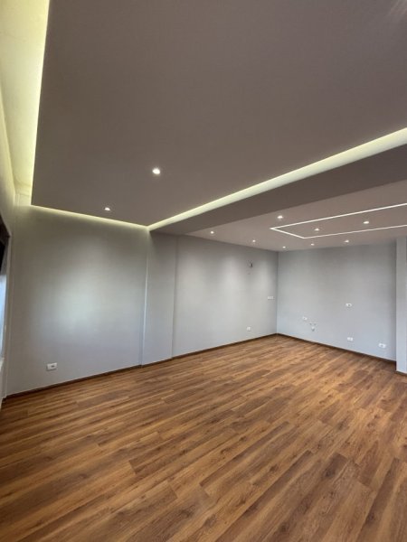 Tirane, jepet me qera zyre Kati 7, 146 m² 1.600 € (Zogu zi)