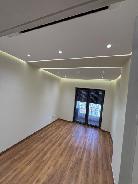 Tirane, jepet me qera zyre Kati 7, 146 m² 1.600 € (Zogu zi)