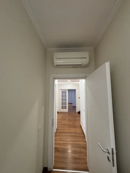 Tirane, jepet me qera zyre Kati 7, 146 m² 1.600 € (Zogu zi)