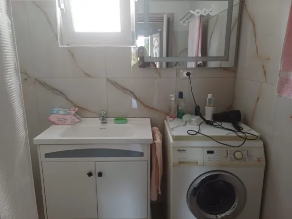 Shqiperi, jepet me qera shtepi 2+1+Aneks Kati 1, 500 € (Selite e vjeter)