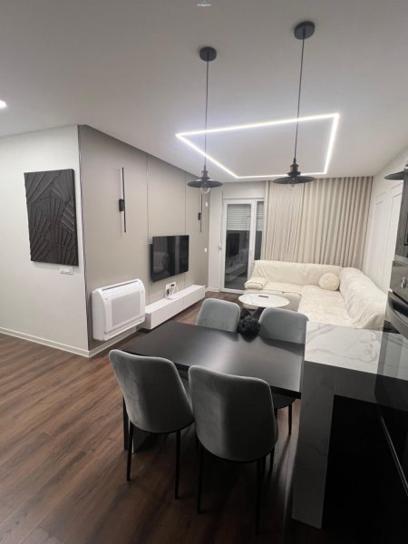 Tirane, jepet me qera apartament 1+1+Ballkon Kati 1, 70 m² 600 € (5 maji)