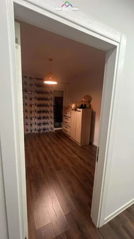 Tirane, jepet me qera apartament 1+1+Ballkon Kati 1, 70 m² 600 € (5 maji)