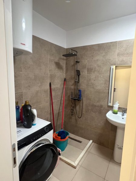Tirane, jepet me qera apartament 1+1+Ballkon Kati 1, 70 m² 600 € (5 maji)