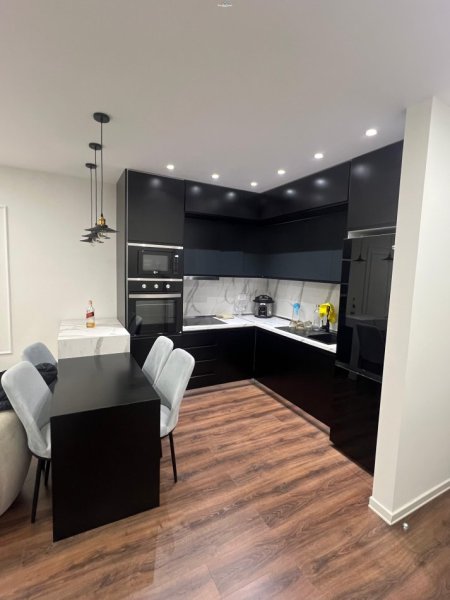 Tirane, jepet me qera apartament 1+1+Ballkon Kati 1, 70 m² 600 € (5 maji)