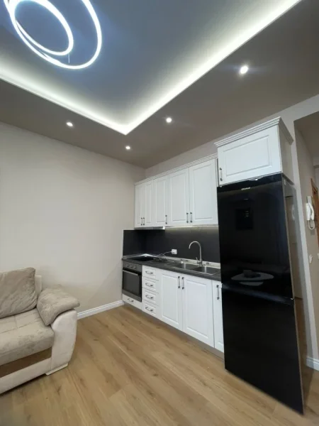 Tirane, jepet me qera apartament 1+1 Kati 6, 650 € (Perball Delijorgjit)