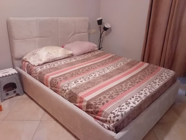 Tirane, jepet me qera apartament 1+1 Kati 2, 60 m² 400 € (Pasticeri Nela 6 Yzberisht)