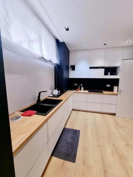 Tirane, shitet apartament 2+1 , 170 m² 580.000 € 