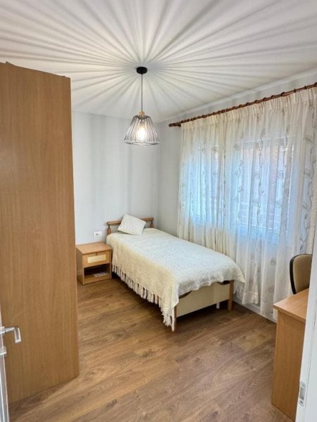 Tirane, jepet me qera apartament 2+1 Kati 4, 95 m²  100.000 leke te reja (myslym shyri)