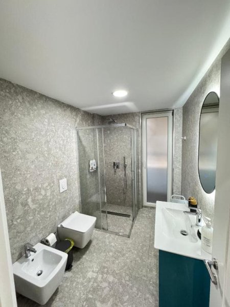 Tirane, jepet me qera apartament 2+1 Kati 4, 95 m²  100.000 leke te reja (myslym shyri)