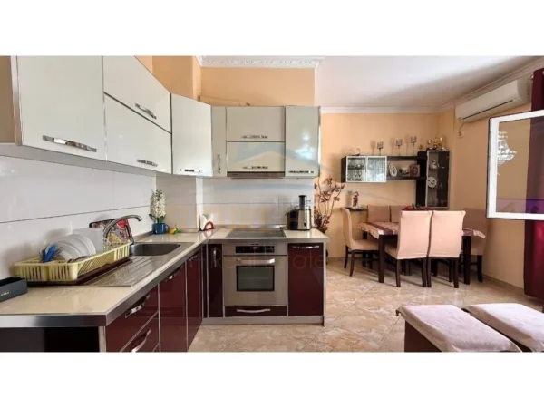Tirane, shitet apartament 1+1+Ballkon Kati 6, 84 m² 140.000 € (rruga panorama)
