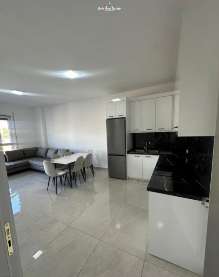 Tirane, jepet me qera apartament 2+1+Ballkon Kati 3, 103 m² 500 € (paskuqan)