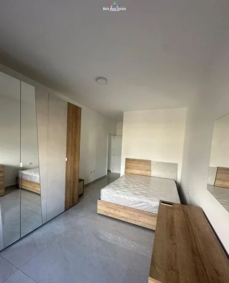 Tirane, jepet me qera apartament 2+1+Ballkon Kati 3, 103 m² 500 € (paskuqan)