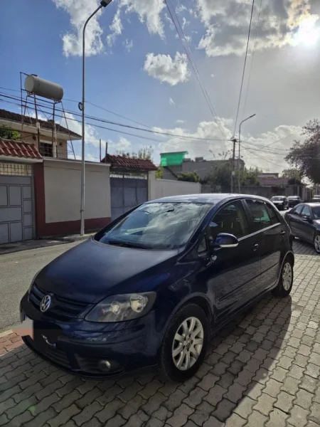 Tirane, shitet makine Volkswagen Nafte, blu e errët automatik Kondicioner 321.000 km