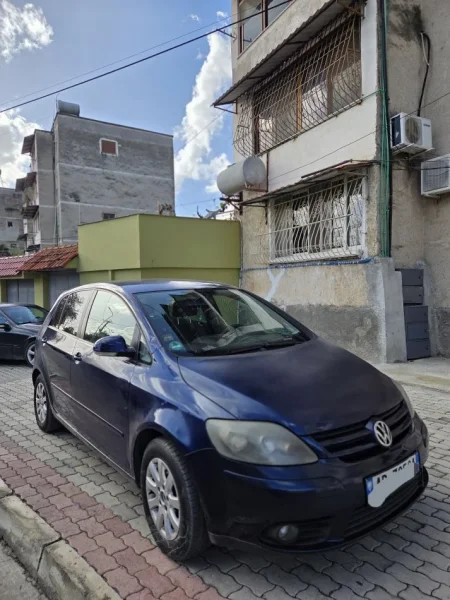 Tirane, shitet makine Volkswagen Nafte, blu e errët automatik Kondicioner 321.000 km