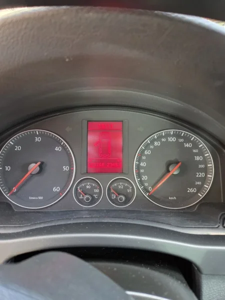 Tirane, shitet makine Volkswagen Nafte, blu e errët automatik Kondicioner 321.000 km