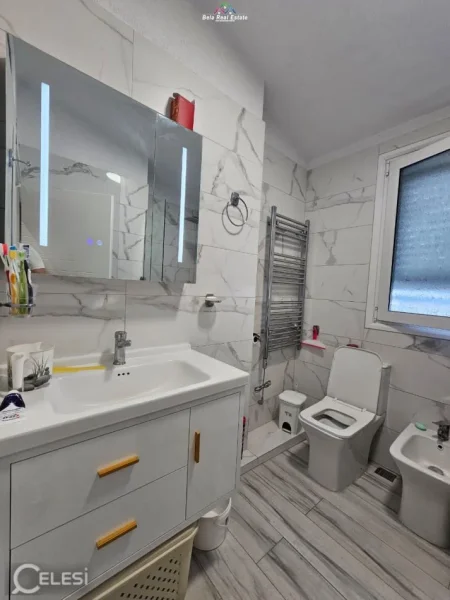 Tirane, jap me qera apartament 1+1+Ballkon Kati 5, 70 m² 550 € (kodra e diellit)