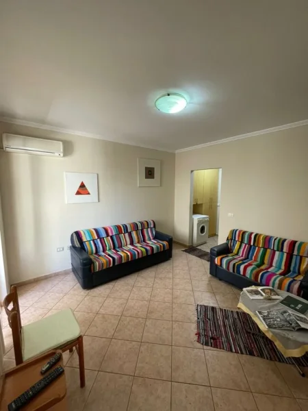 Tirane, jepet me qera apartament 1+1 Kati 6, 50 m² 500 € (pazari ri)