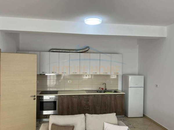 Tirane, jepet me qera apartament 2+1+Ballkon Kati 8, 128 m² 500 € 