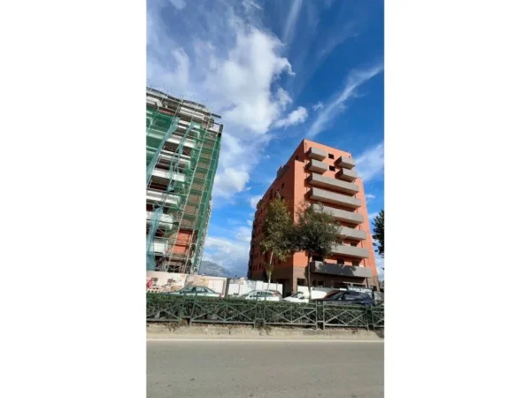 Tirane, shitet apartament 2+1+Ballkon Kati 8, 101 m² 99.765 € (Kamez)