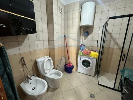 Tirane, shitet apartament 1+1 Kati 3, 69 m² 125.000 € (stacioni trenit)