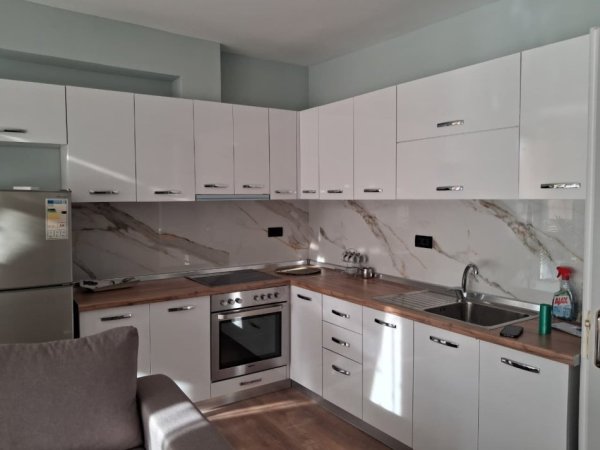 Tirane, jepet me qera apartament 1+1+Aneks+Ballkon Kati 6, 75 m² 650 € (Selvia)