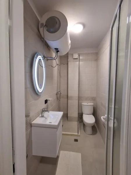 Tirane, jepet me qera apartament 1+1+Aneks+Ballkon Kati 6, 75 m² 650 € (Selvia)