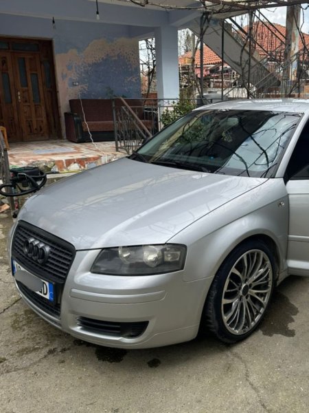 Tirane, shitet makine Audi A3 Nafte, gri e erret manuale Kondicioner 24.000 km 3.800 €