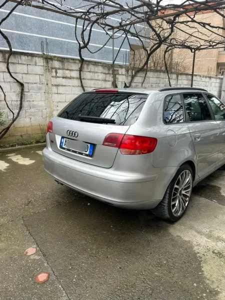 Tirane, shitet makine Audi A3 Nafte, gri e erret manuale Kondicioner 24.000 km 3.800 €