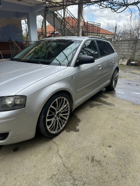 Tirane, shitet makine Audi A3 Nafte, gri e erret manuale Kondicioner 24.000 km 3.800 €