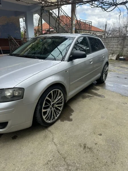 Tirane, shitet makine Audi A3 Nafte, gri e erret manuale Kondicioner 24.000 km 3.800 €