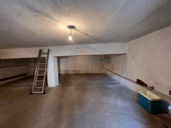 Tirane, shitet Vile 2 Katshe Kati 1, 247 m² 300.000 € (Riza Cerova)