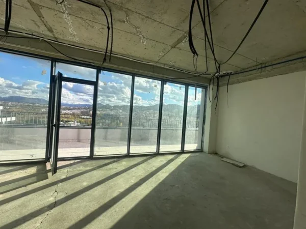 Tirane, jepet me qera ambjent biznesi Kati 15, 233 m² 4.000 € 