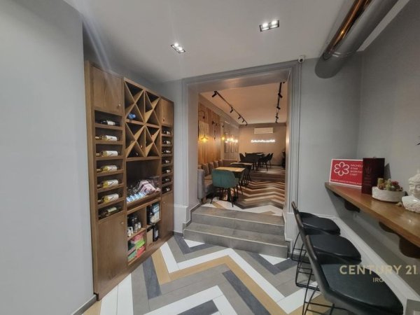 Tirane, jepet me qera dyqan Kati 0, 102 m² 2.000 € (Myslym Shyri)