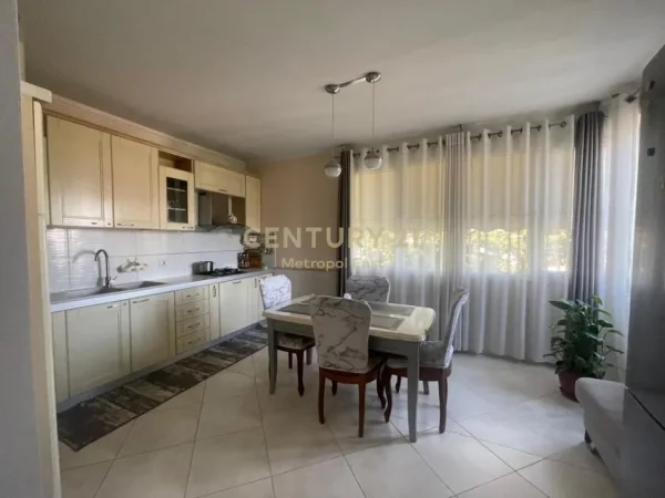 Tirane, shitet apartament 2+1+Aneks+Ballkon Kati 5, 127 m² 269.000 € (Liqeni thate)