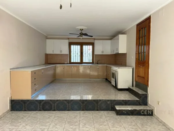 Tirane, shitet Vile 3 Katshe Kati 3, 491 m² 770.000 € (Selite)