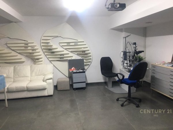 Tirane, jepet me qera ambjent biznesi Kati 0, 100 m² 1.600 € (Stadiumi Dinamo)