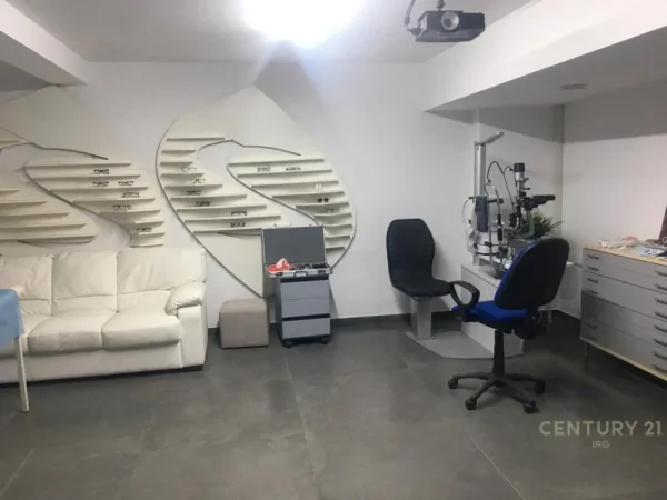 Tirane, jepet me qera ambjent biznesi Kati 0, 100 m² 1.600 € (Stadiumi Dinamo)