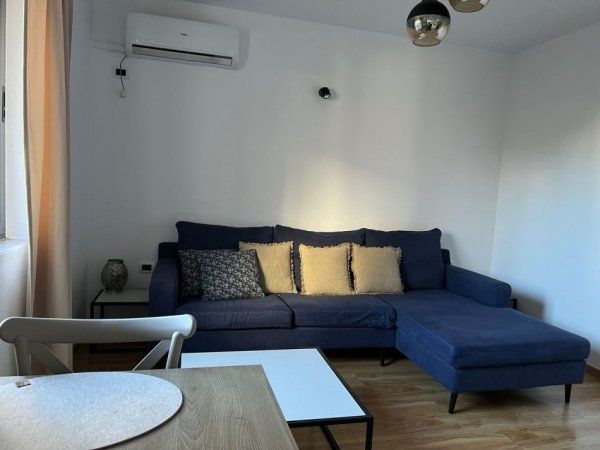 Tirane, jepet me qera apartament 1+1 Kati 2, 55 m² 650 € 