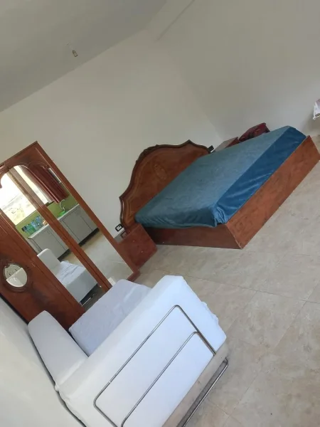 Tirane, jap me qera garsoniere e mobiluar Kati 1  45 m² 18.000 Leke (Rruga agllai tako)